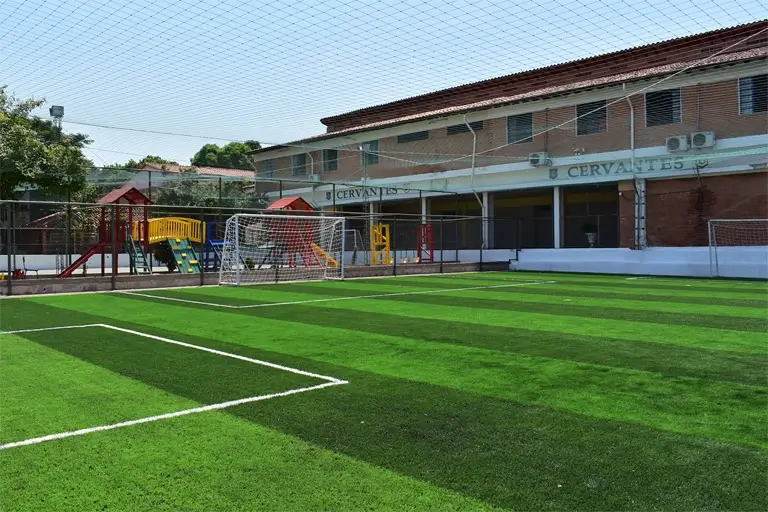Colegio Cervantes canchas césped sintético