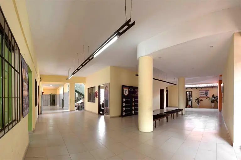 Hall Colegio Cervantes